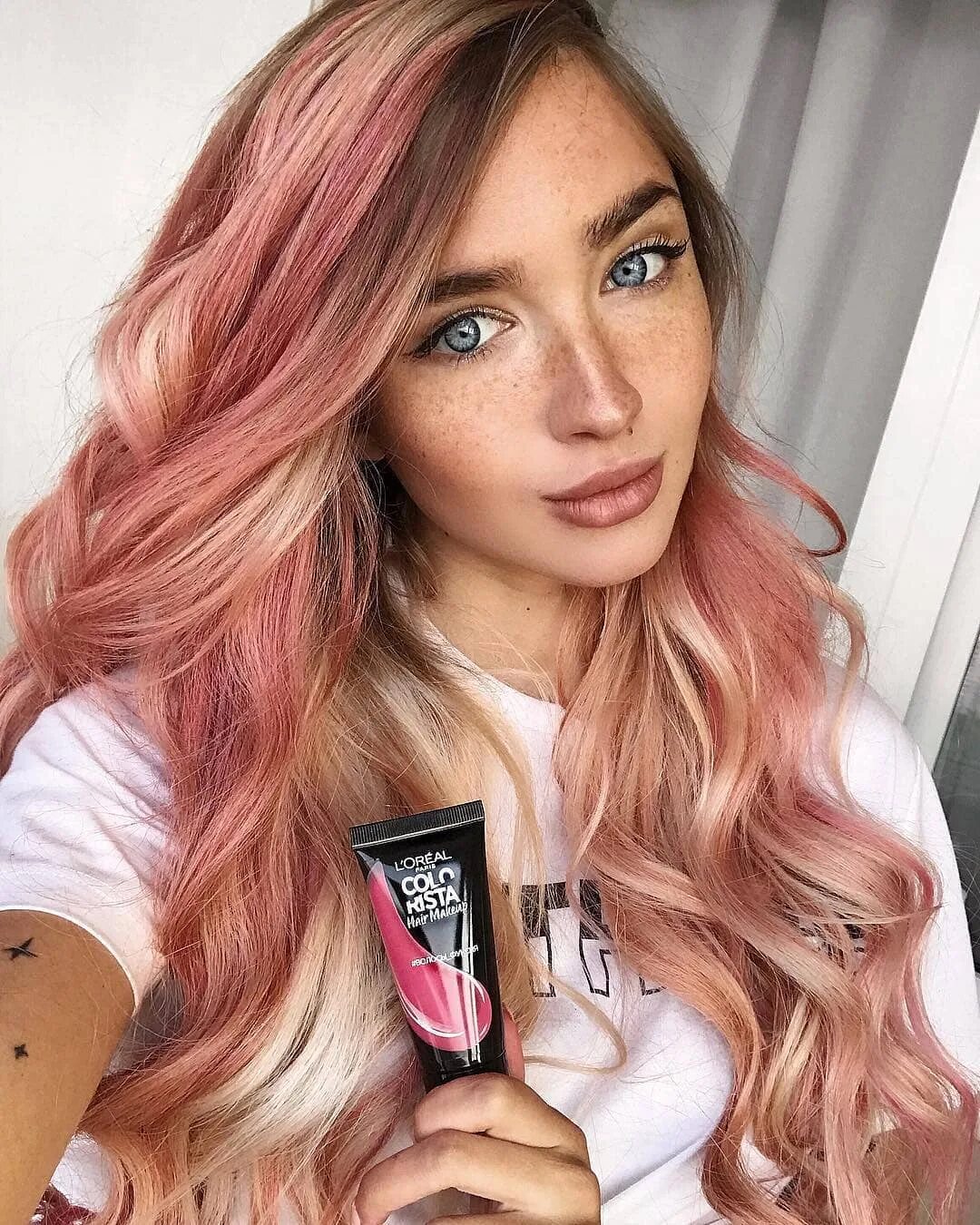 Краска лореаль розовая. Лореаль клубничный блонд. Loreal Colorista розовое золото. Клубничный блонд велла. Colorista Фламинго.