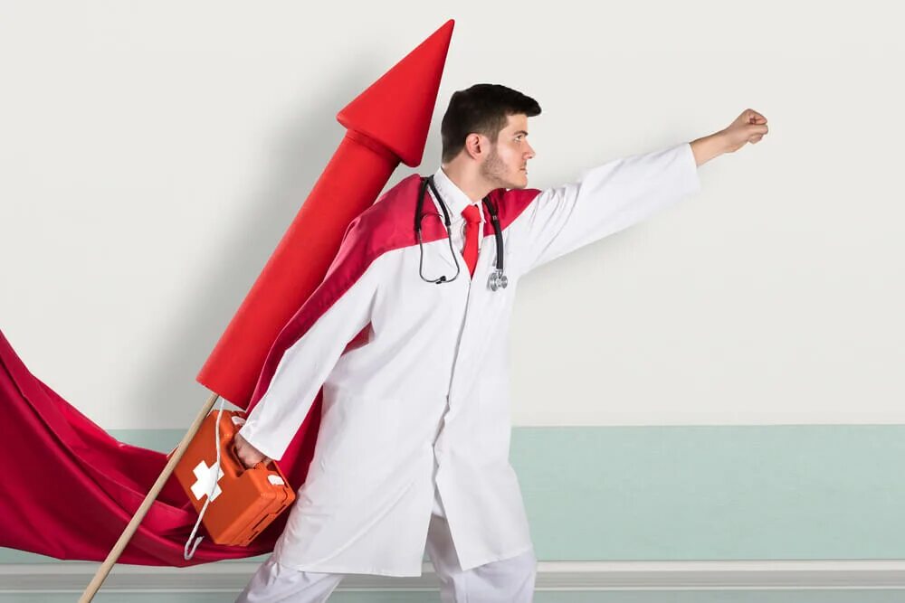 доктор спешит на помощь. врач спешит. доктор пилюлькин. врач бежит.