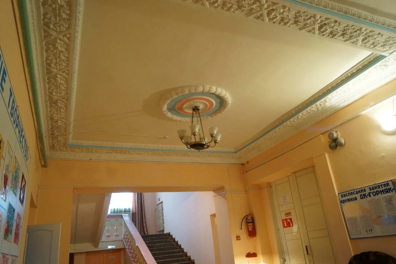 Дворец культуры горняков свердловская область. Дк горняк балей в 90. Калья горняк. Калья горняк. Клуб горняк левиха.