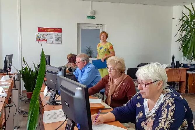 Пенсионеры. Вакансии курган женщины пенсионеры. Пенсионеры в интернете. Клуб пенсионеров. Пенсионеры и компьютер.