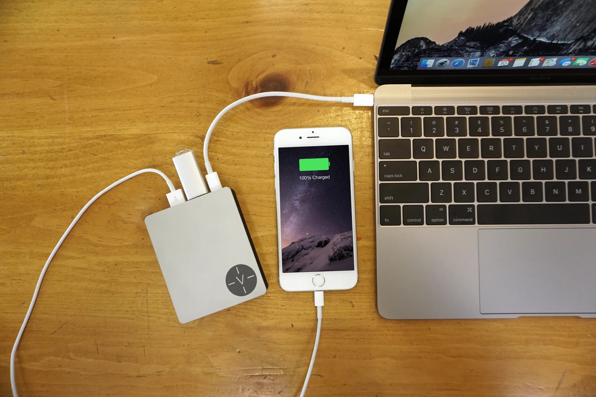 Ноутбук видит айфон usb. Зарядка MACBOOK Pro 13. MACBOOK Pro зарядка юсб. Зарядное USB для MACBOOK Pro 2015. MACBOOK 12 зарядка.