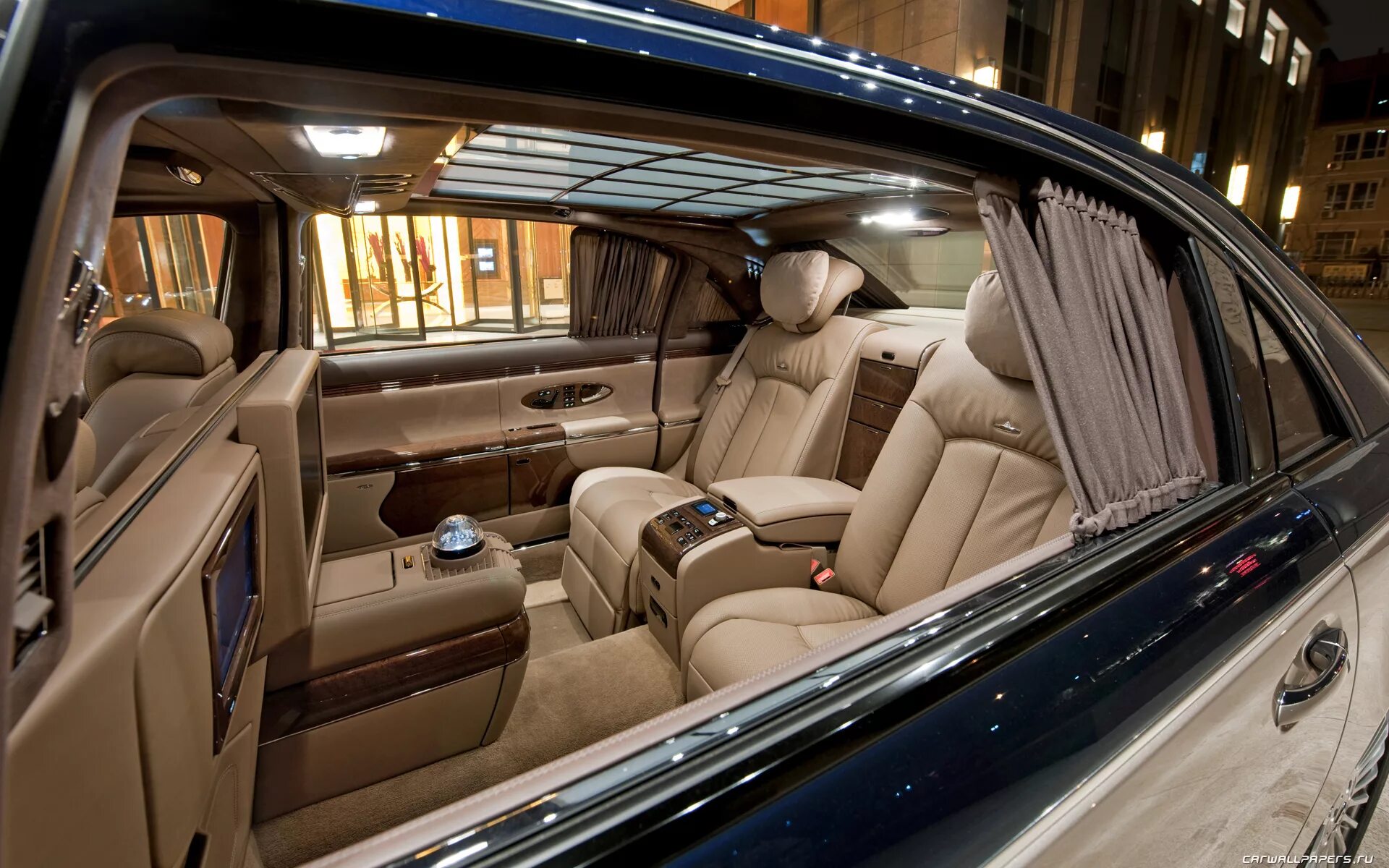 Maybach luxury. Мерседес Майбах 62s. Mercedes Benz Maybach 62. Maybach 62s салон. Мерседес Майбах 62s салон.