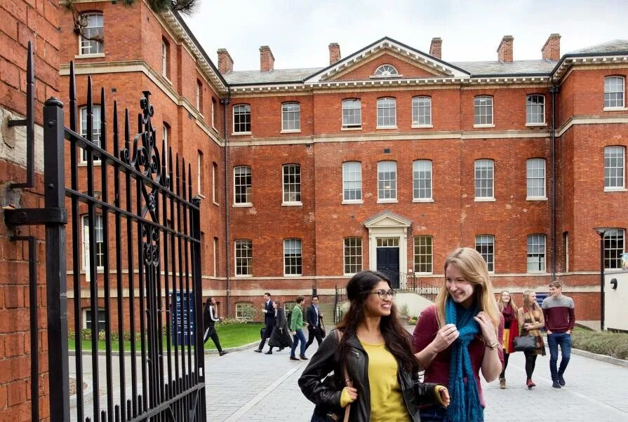 Колледж в америке. Аграрный университет в сша. Гарвардский университет harvard university сша внутри. Бостон университет гарвард. Остинский университет сша.