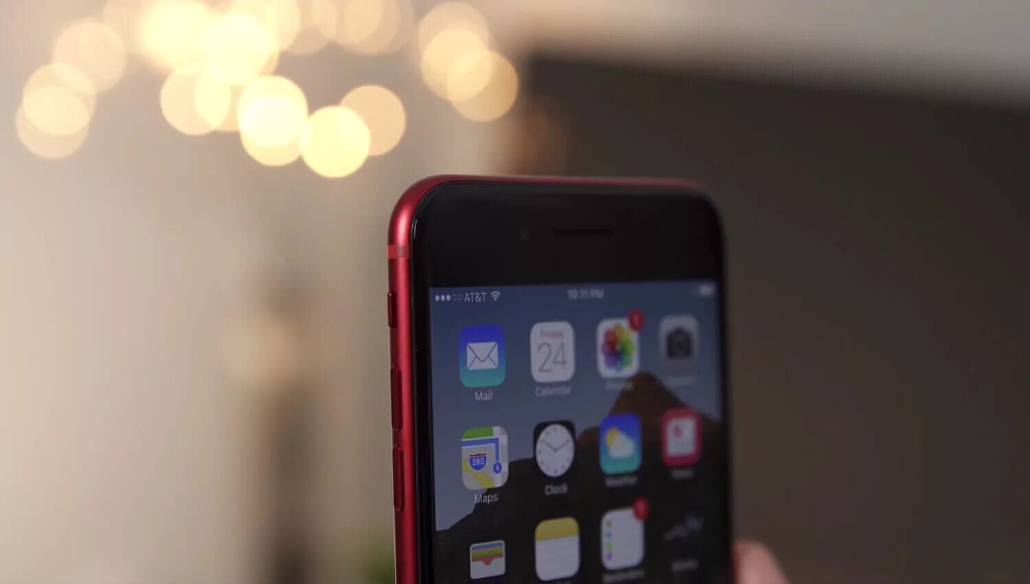 Iphone 7 версия ios. Iphone 7 red с черным экраном. iphone 7 plus red с черным экраном. iphone se ios 10 32gb фото с камеры. youtube ios version 2025.
