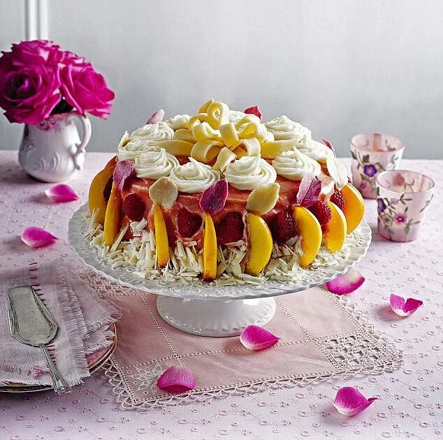торт из зефира. украшение торта фруктами и зефиром. торт из зефира без выпечки с фруктами. торт с зефиром рецепт с выпечкой. торт с фруктами и зефирками.