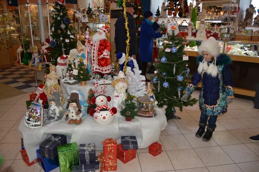 новый год атрибуты праздника. новогодние атрибуты. фотобутафория новый год. новогодние атрибуты для фотосессии. названия новогодних атрибутов.