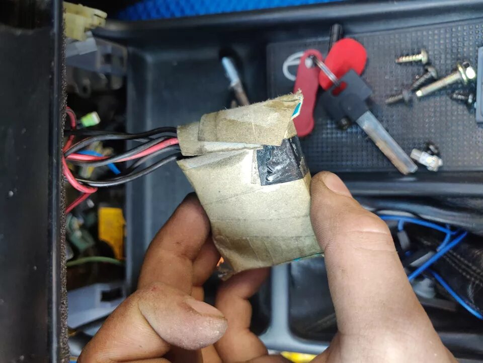 Я тысячу раз обрывал провода переделка. Реле блокировки стеклоочистителя прадо 78. реле блока управления прадо78. плавкие вставки прадо78. прадо 120 провода в ногах.