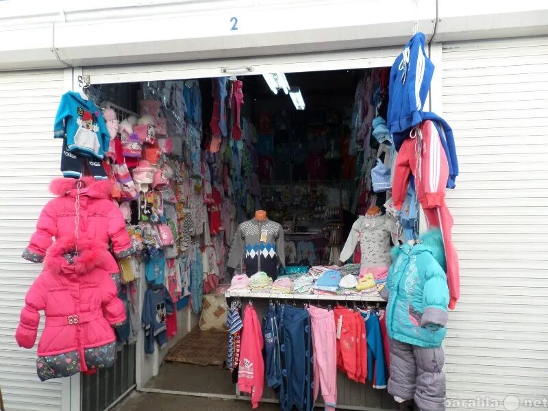 Авито лабинск детские. Вещи на рынке детской. Детская одежда с рынка. Детский одежда рынок. Детский магазин одежды рынок.