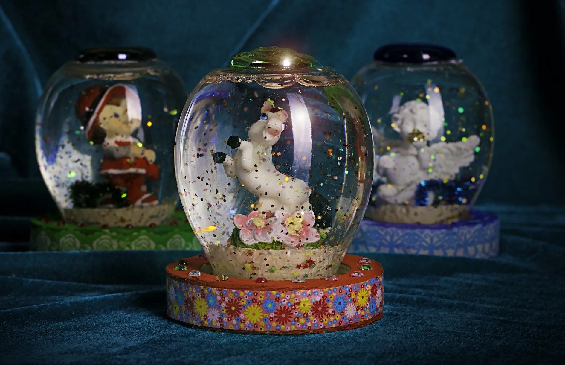 новогодняя игрушка в шаре. снежный шар. новогодняя поделка в шаре из ниток. волшебные поделки своими руками. поделка волшебный шар.