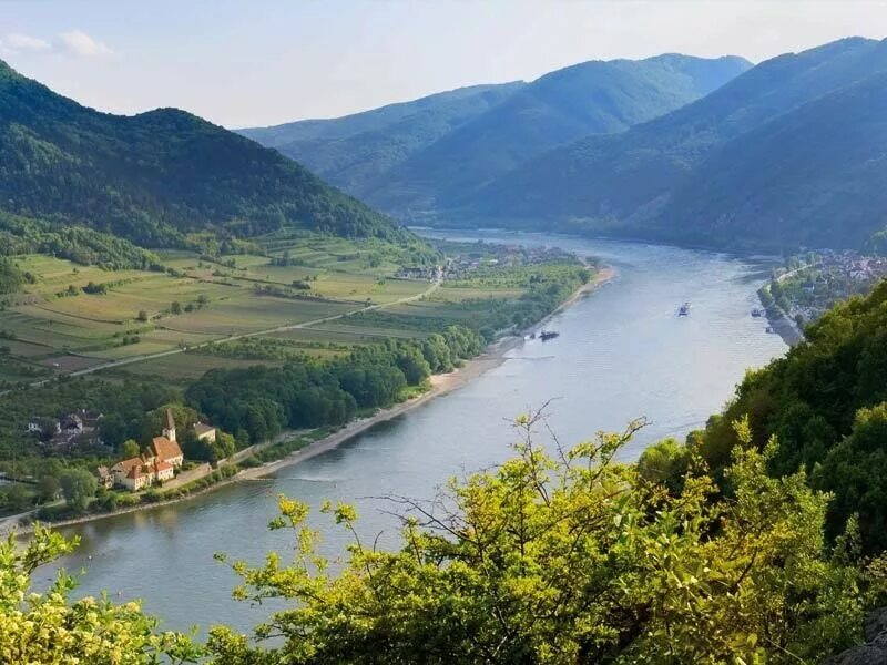 Где берет начало река дунай. Дунай в Австрии. Река Дунай в Австрии. Дунай в Молдавии. Дунай Румыния.