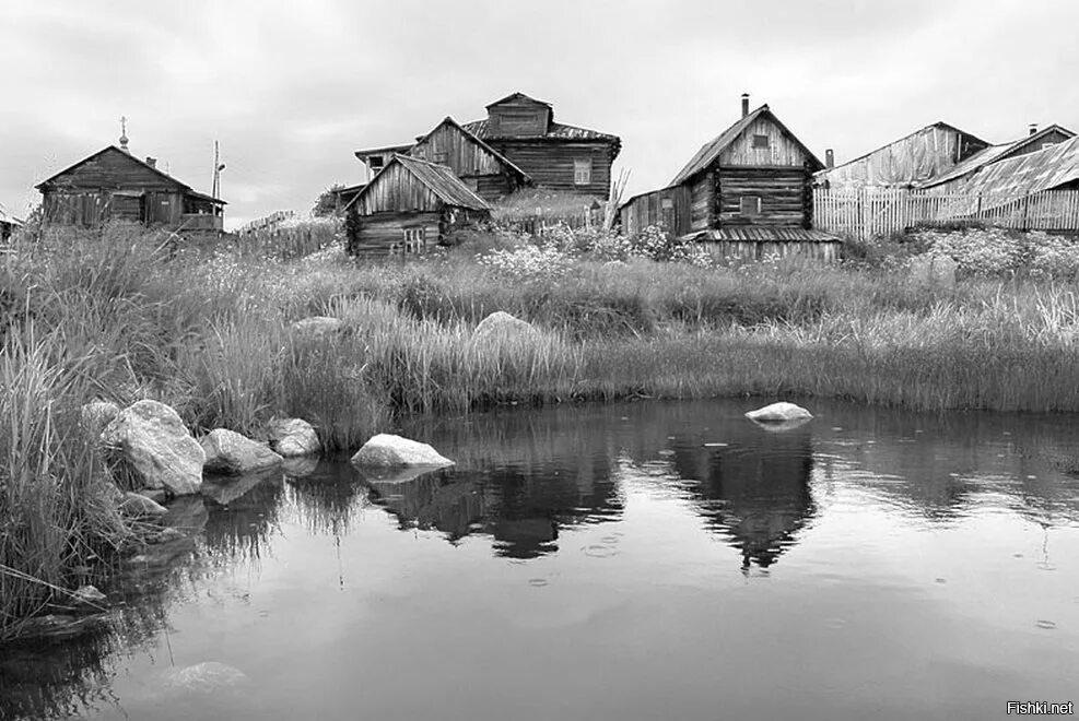 Древние села. Старинная деревня. Северная деревня. Русская деревня. Деревня на берегу реки.