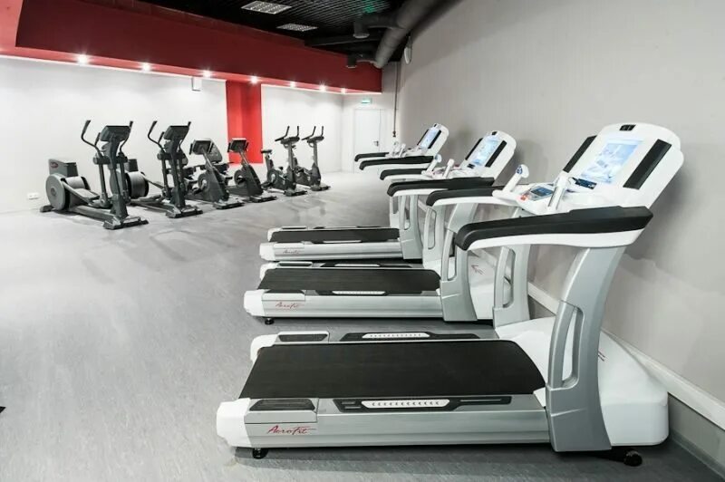 Aerofit x5-t. Тайгер беговая. Хит фитнес. Premium fitness. Тренажерный зал беговая дорожка.