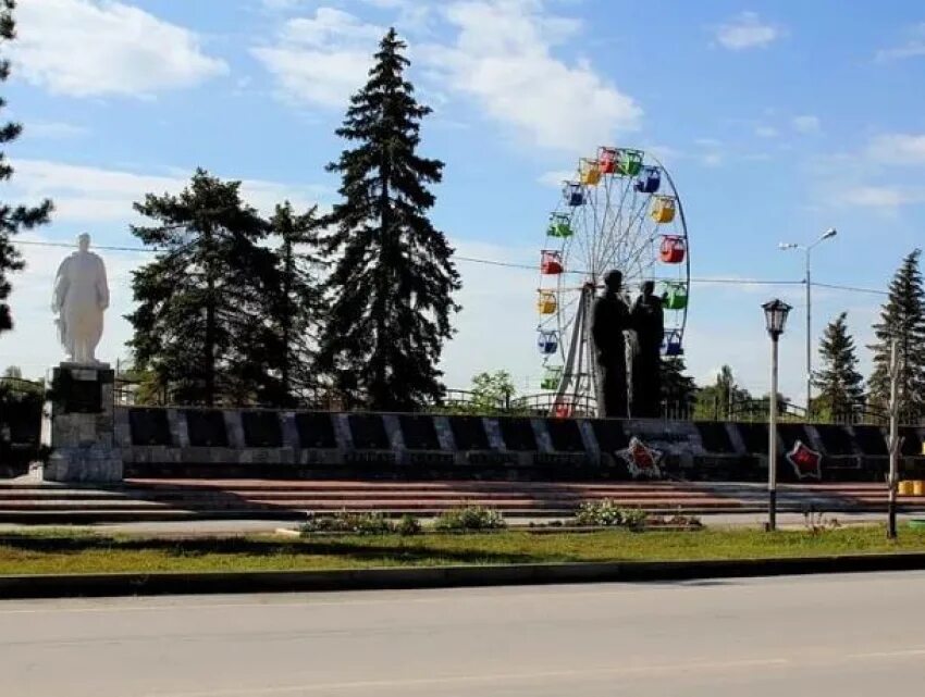 Морозовск Ростовская область. Парк Морозовска Ростовской области. Морозовск Ростовская область площадь. Морозовск площадь города. Морозовск население