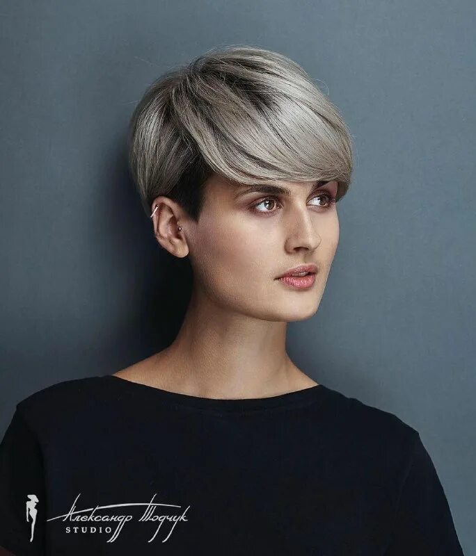Какая стрижка сейчас в моде 2023. Модные стрижки 2023 женские на средние волосы. Эйри боб. Какая стрижка сейчас в моде 2023. Модные стрижки 2023 женские.