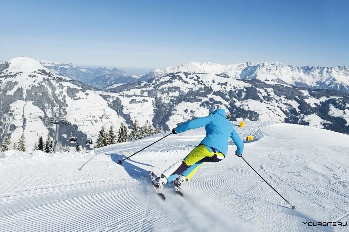 Горнолыжная гора ски Австрия. Австрия Kitzbuhel лыжник. Китцбюэль горнолыжный. Австрийские Альпы сноуборд. Центр зимнего спорта в австрии