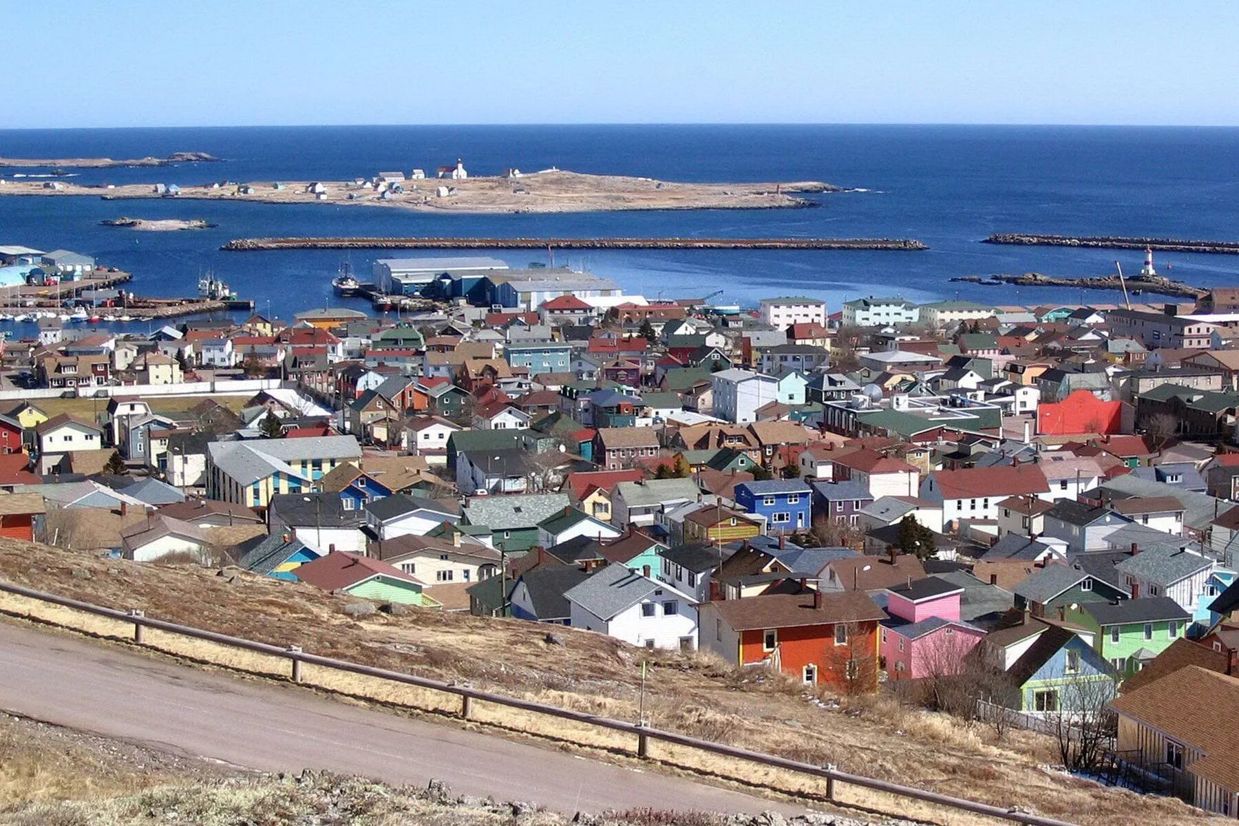 Сен пьер остров. Сен-Пьер и Микелон. Острова Сан Пьер и Микелон. Saint-Pierre, Saint Pierre and Miquelon. Сен-Пьер город Канада.