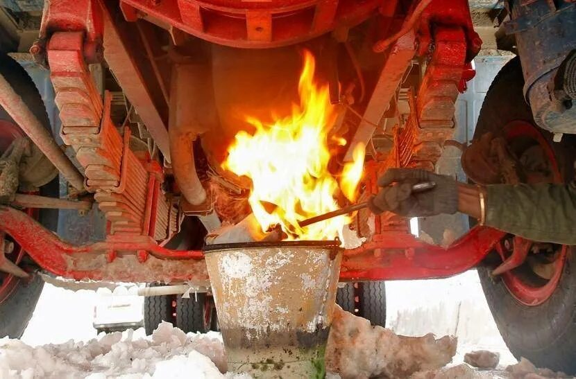 Как прогреть масло в двигателе в мороз. Подогрев двигателя открытым огнем. прогрев масла в двигателе зимой. горелка для прогрева двигателя. подогревать двигатель открытым пламенем.