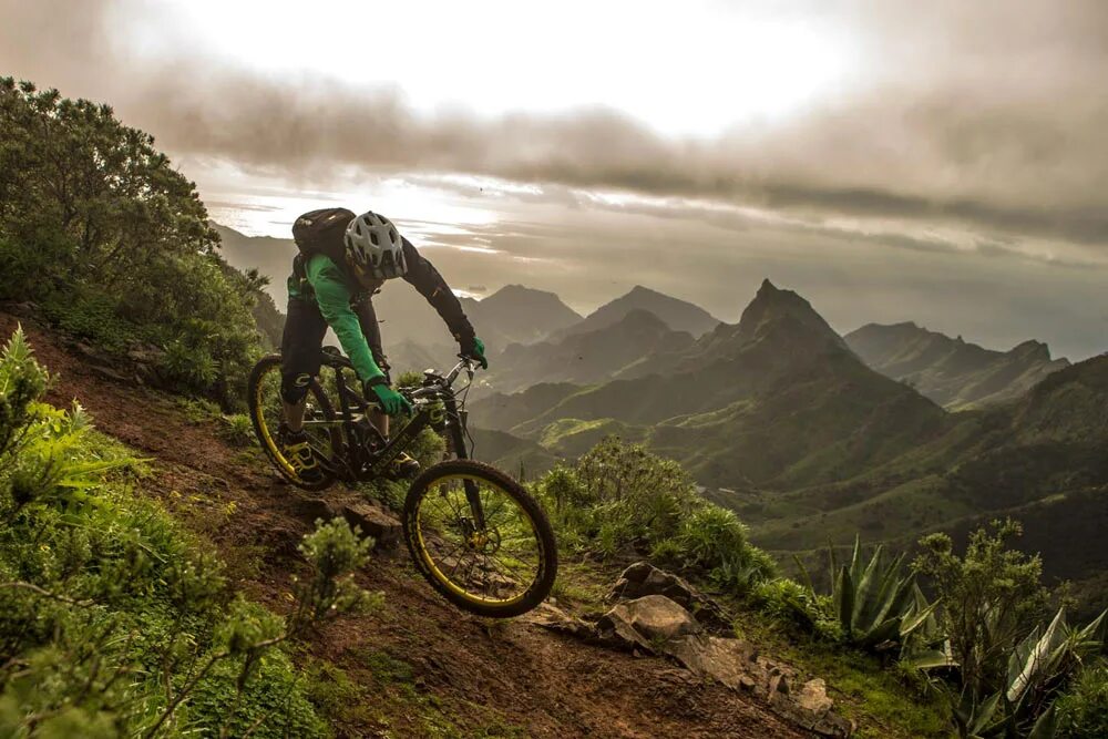 Downhill перевод. МТБ маунтинбайк. МТБ даунхилл. Даунхилл маунтинбайк. МТБ велосипед даунхилл.