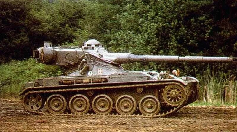 Amx 13 оборудование. Amx 13. танк амх 13. амх-13 с 105мм пушкой. амх 13 90.
