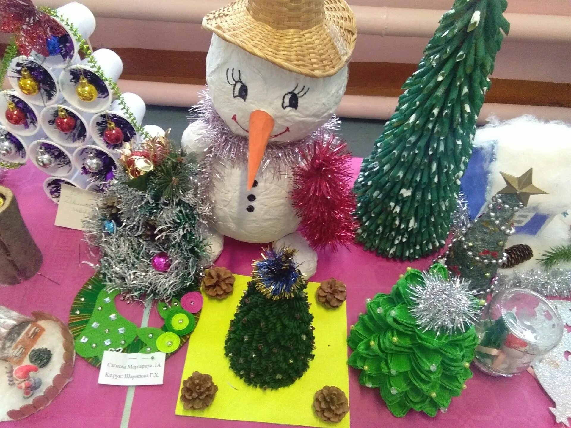 новогодние поделки на школьную выставку. поделка новогодний серпантин. креативная елка поделка. поделки на новый год 2024 на выставку. поделки на новый год 2024 на выставку.