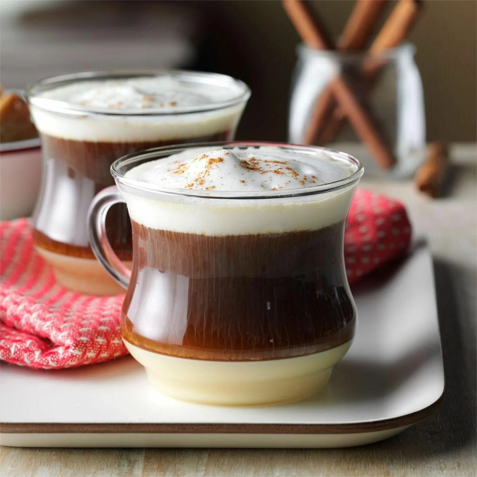 Кофе с яичным желтком. Яичный кофе (вьетнам). Кофе с взбитым яйцом. Сгущенка с кофе. Кофе с желтком яйца.