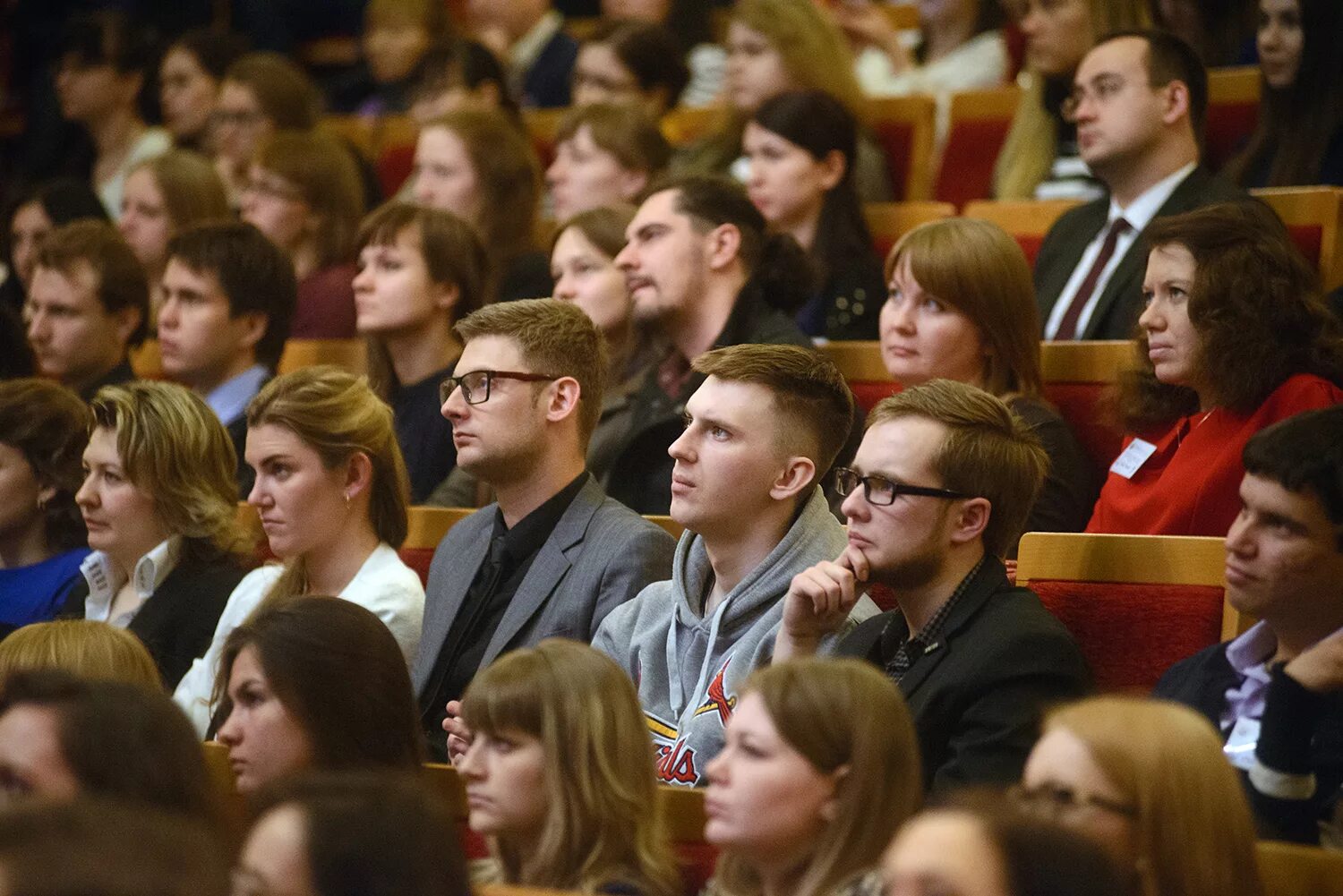 Мгу юный. Конференция МГУ. Молодые аспиранты. Картинка молодые ученые конференция. Студенты на конференции фото.
