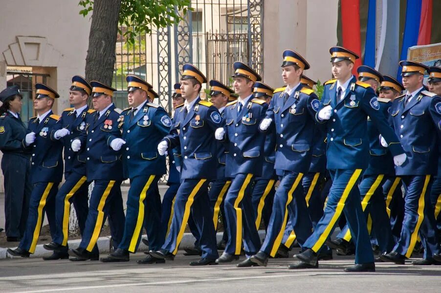 Астраханский казачий полк. Астраханские казаки лампасы. Казак в белой форме. Характерные черты казачества. Атаман амурского казачьего войска.