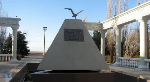 Памятники города волжска