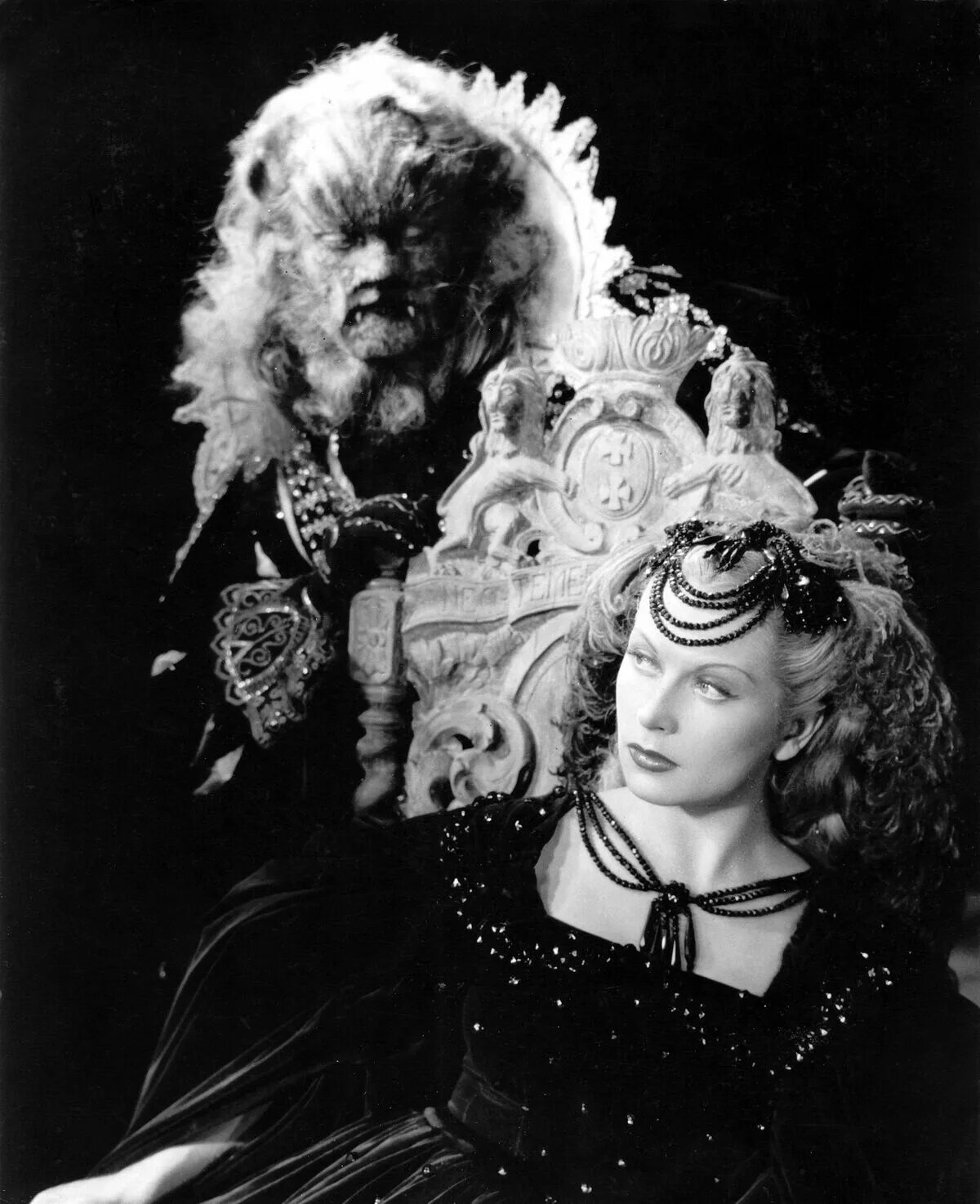 La belle bete. Красавица и чудовище / la belle et la bête (1946). Красавица и чудовище кокто. Красавица и чудовище с винсент кассель. Леа сейду красавица и чудовище.