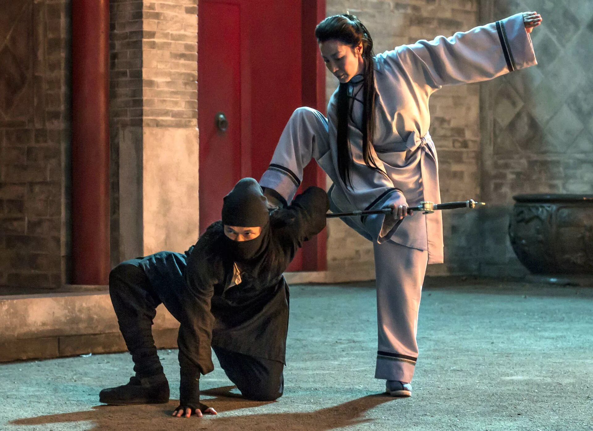 Кулак ярости: клятва мести сериал 1995. Торренты про боевые искусства. Брюс ли кулак ярости. Бесстрашный кунг фу 2008. Китайский кино гнев ваджра.