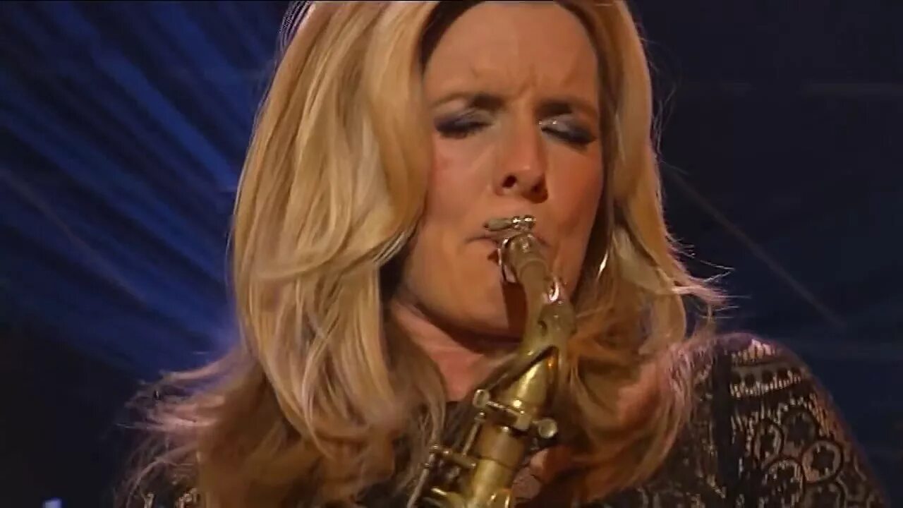 Голландская песня с добрым. Candy Dulfer 2022. Кэнди Далфер фото. Кэнди Далфер саксофон.