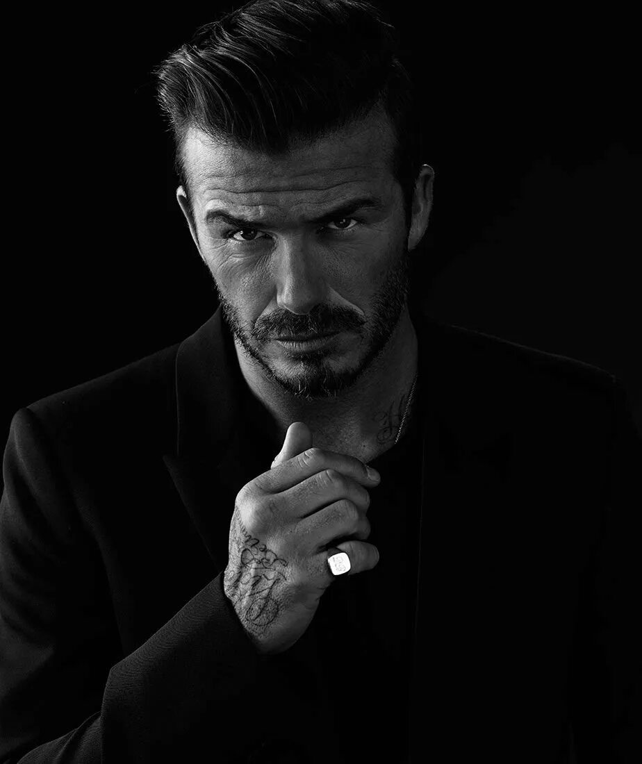 Мужской фотопортрет в студии. Фотопортрет мужской. David beckham photoshoot. Мужская фотосессия. Sean o'pry 2020.