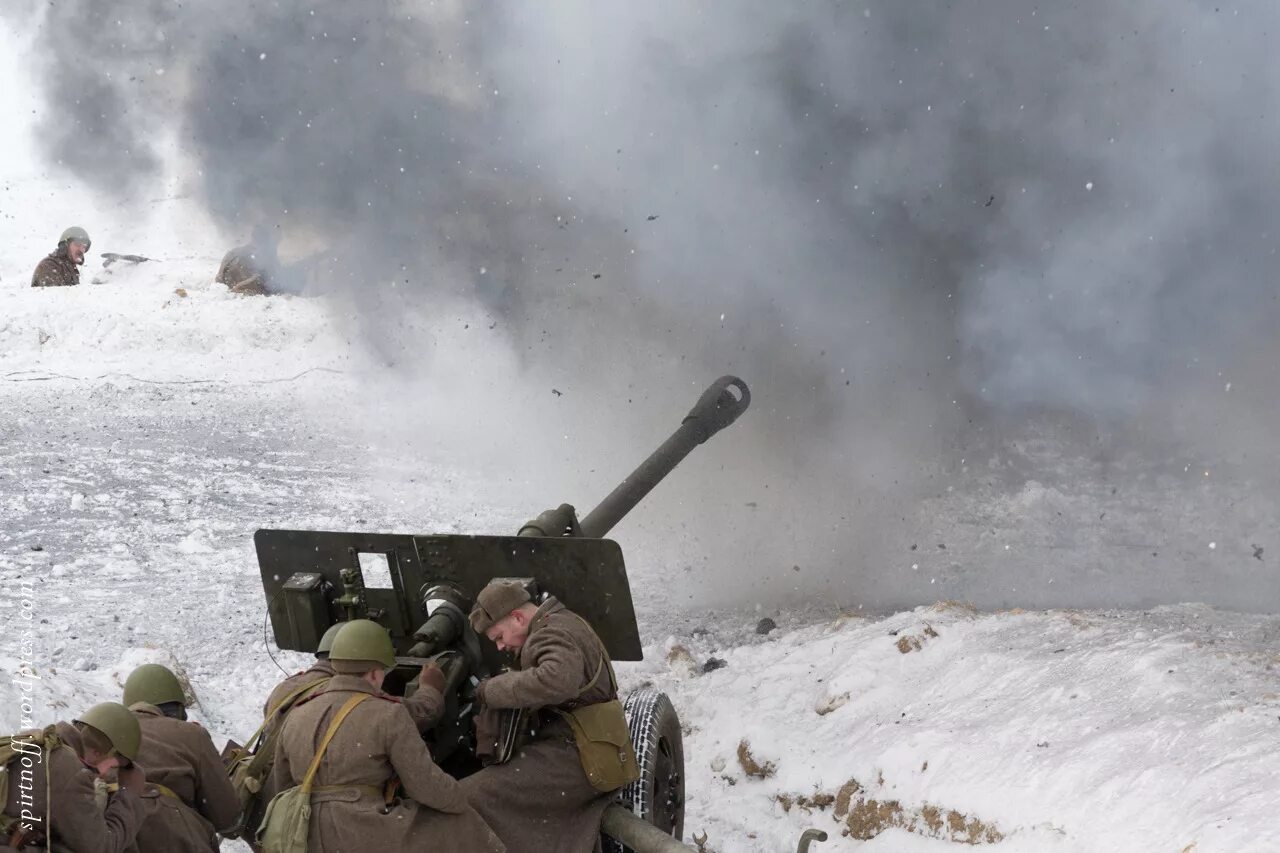 Зимние развлечения. Снега снега бой песня. Снега снега бой песня. Снегопад текст. Снега снега бой песня.