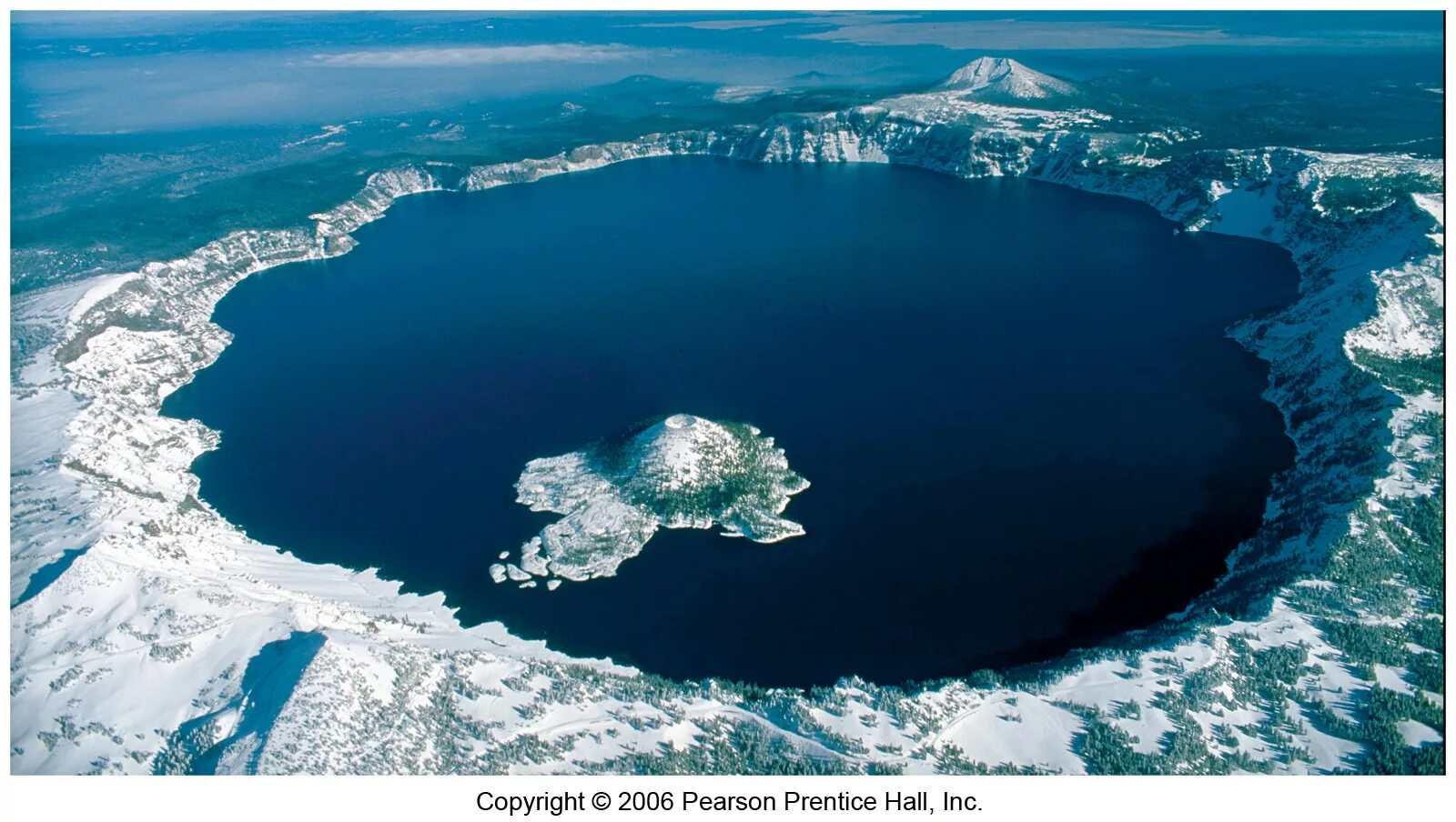 Второе по глубине озеро. Озеро кратер Орегон. Озеро Крейтер США. Озеро Крейтер, штат Орегон, США. Озеро Крейтер – самое глубокое в США.