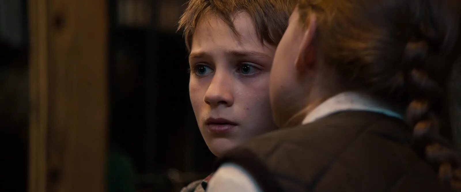 Просто запредельно s1e5. Просто запредельно 2011. просто запредельно сериал про мальчика. просто запредельно эван. жутко громко и запредельно близко фильм кадр с синяками мальчика.