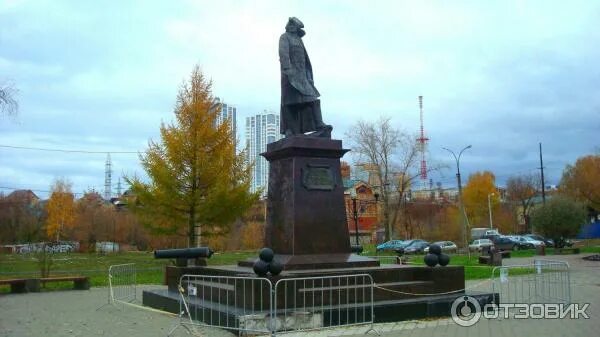 Татищев основатель перми. Татищев василий никитич памятник в перми. памятник василию татищеву в перми. сквер имени татищева пермь. достопримечательности перми татищев.