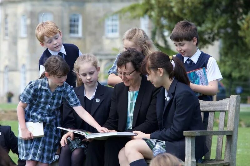 Children in britain school. Stonar School школа Великобритании. Wetherby School Великобритания. Бординг скул в Англии. Средние школы Англии (secondary School).