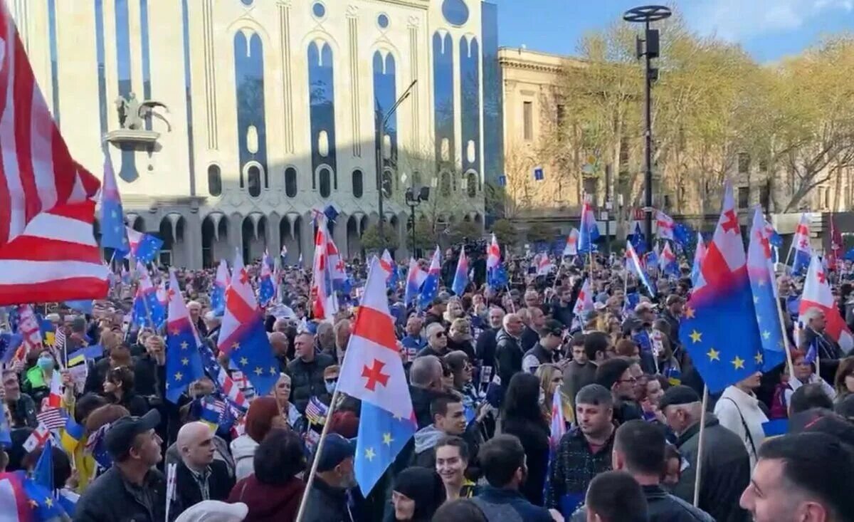 9 апреля тбилиси. Митинги в Грузии 2023. Митинг. Митинг в Тбилиси. Митинги в Европе.