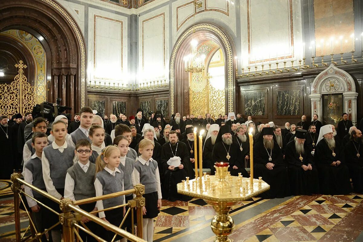 обязанности слуг архиерей. глава русской православной церкви после 1589.