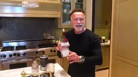 Шварценеггер пьет
