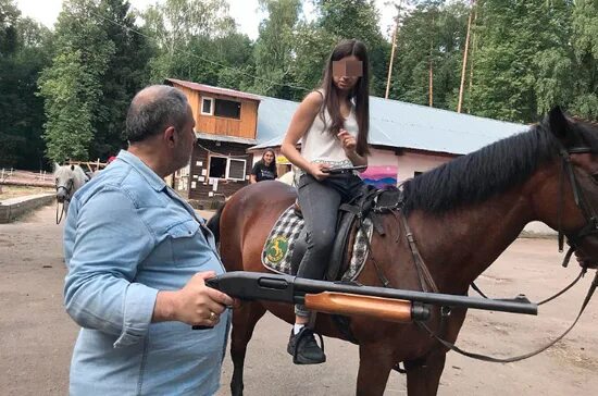Михаил хачатурян фото Принесли пилы. Бабушка сестёр Хачатурян считает, что они хотели скрыть убийство