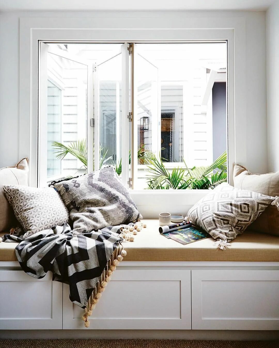 Curl with a Book in 20 Quiet Reading Nooks Home Design Lover Bedroom nook, Readi