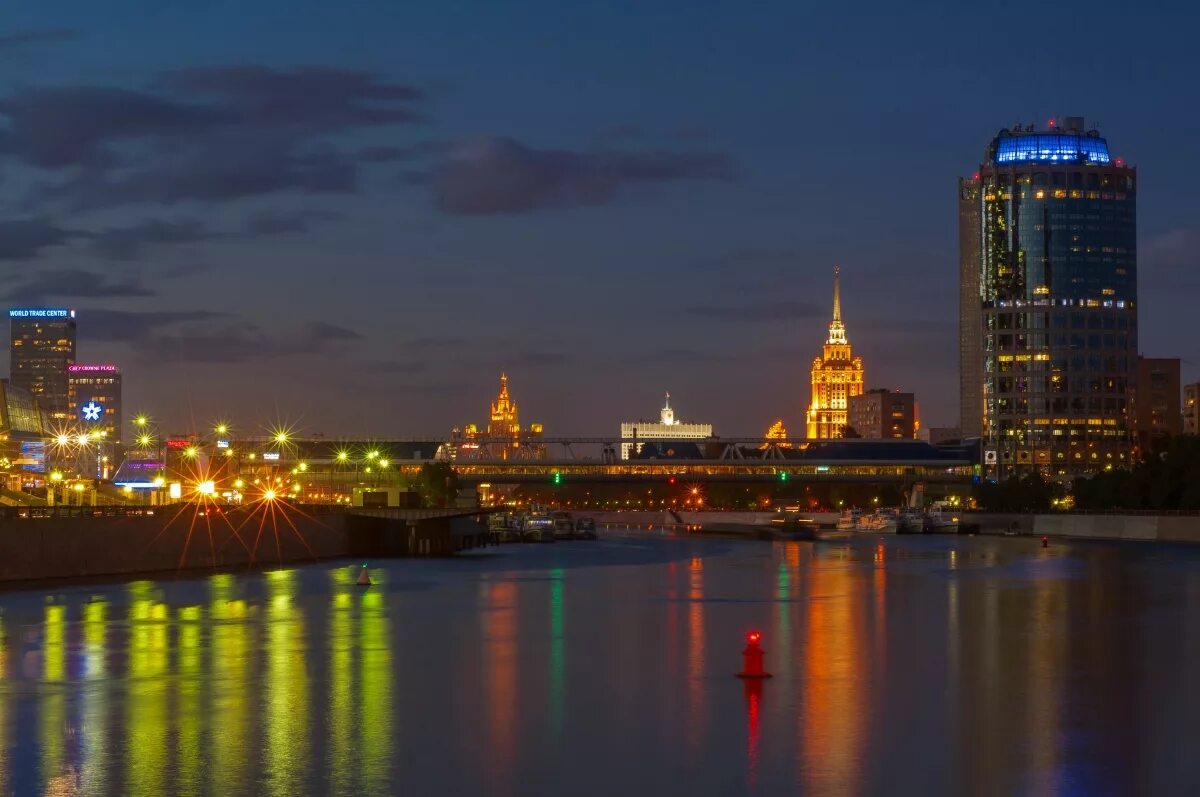 Когда будет вечер в москве. Смоленская набережная Москва. Ночная Москва огни Москвы. Набережная Москва Сити. Москва вечером.