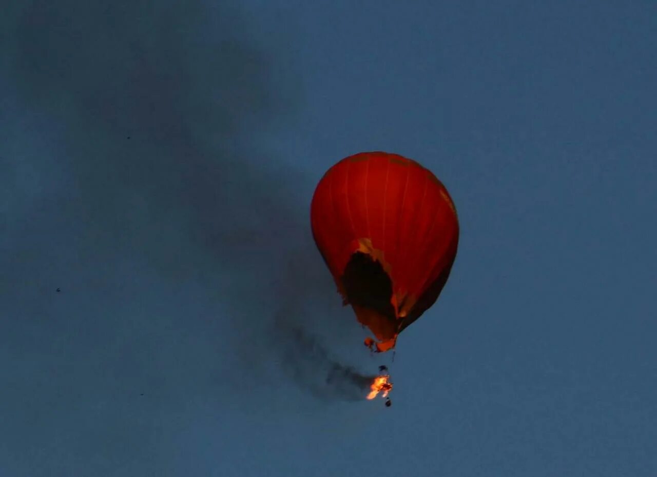 Что случилось в грузии на воздушном шаре. Крушение воздушного шара. Горящий воздушный шар. Катастрофа на воздушном шаре. Воздушные шары катастрофа.