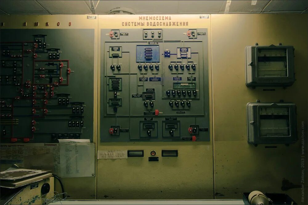Бункер связи ссср. Комната связи. Пульт управления бункер. Комната осознания сталкер. Подземный бункер ссср.