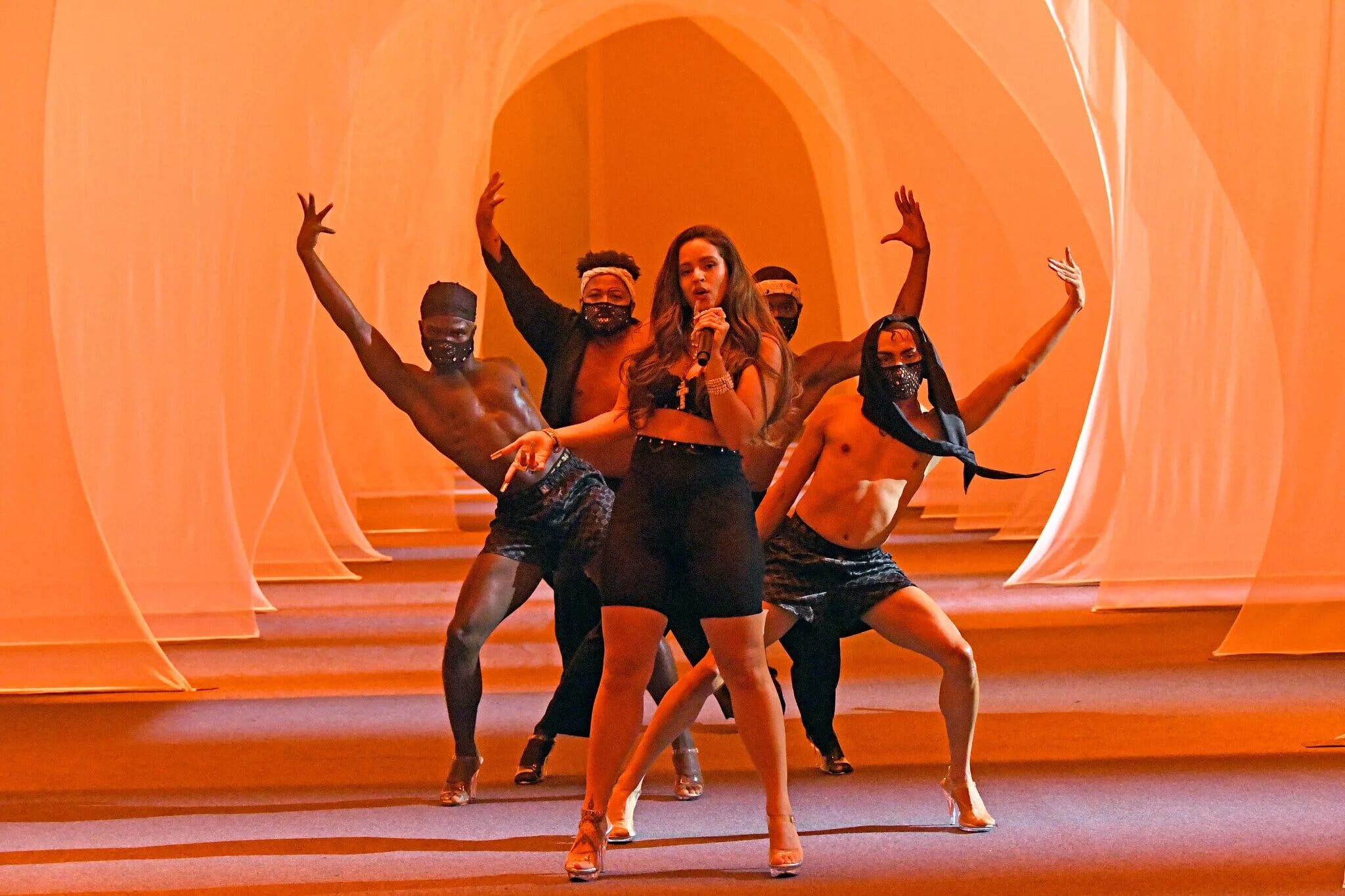 Rihanna savage 2020. / rihanna in savage x fenty vol. Шоу вол. Рианна в шоу savage х fenty vol. Рианна шоу нижнего белья 2020.