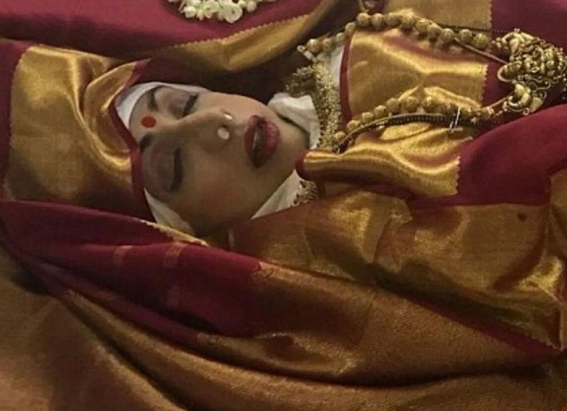 Умерла шри. Индия похороны Шридеви. Смерть индийской актрисы Шридеви.