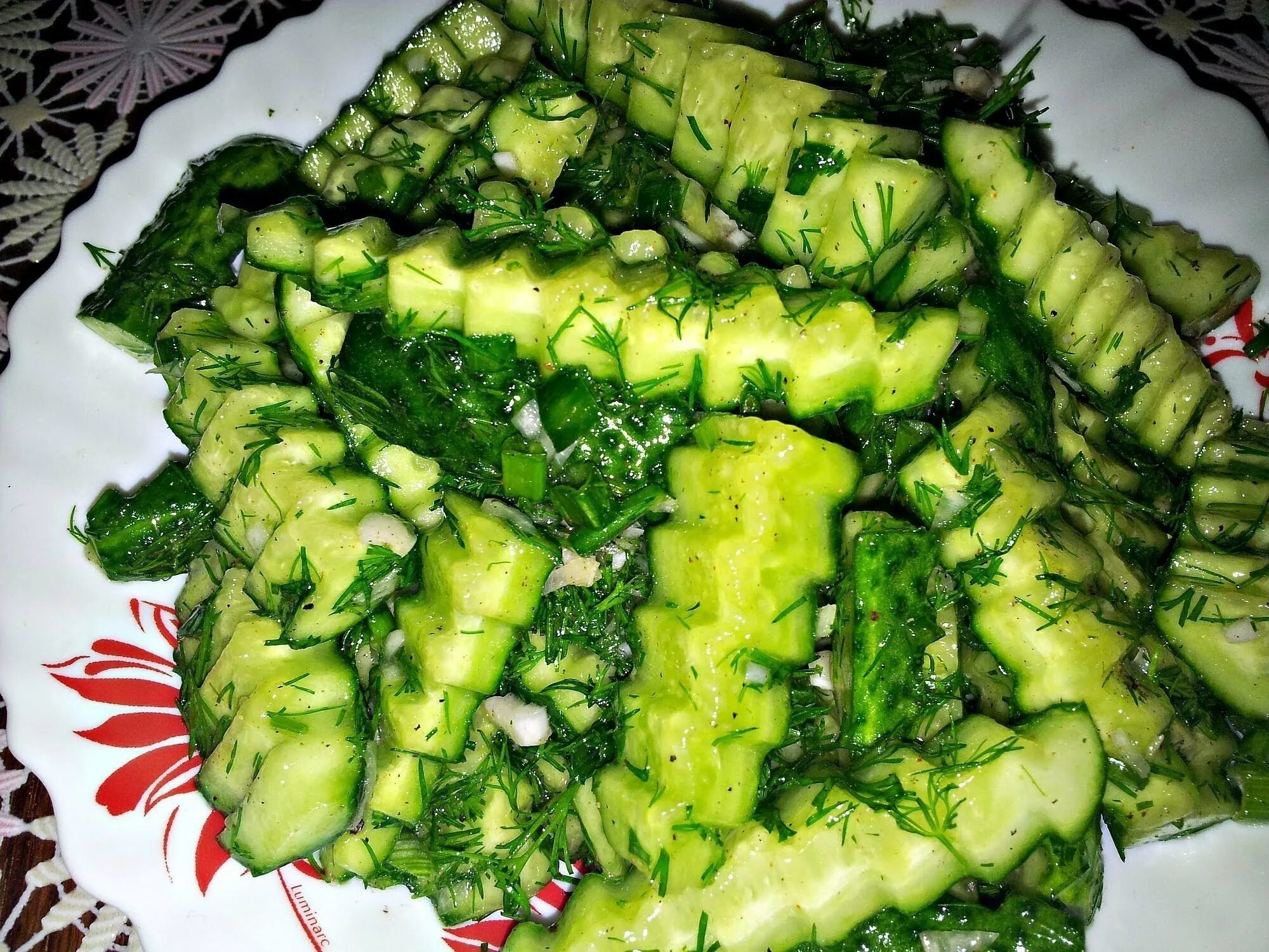 Рулетики с огурцом и красной рыбой. Фаршированный свежий огурец. Красивая нарезка свежих огурцов. Оригинальные закуски. Закуска рулетики из огурца.