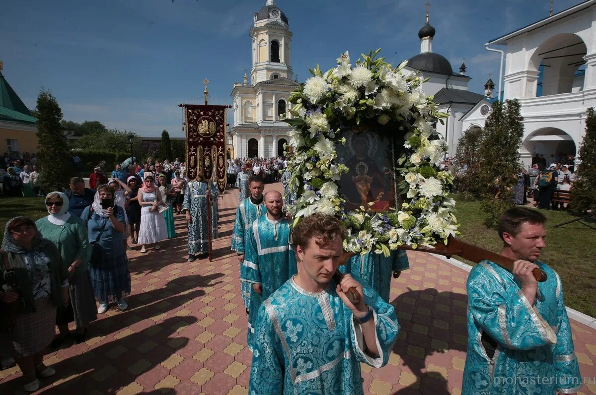 Высоцкий монастырь неупиваемая чаша. Серпухов мужской монастырь неупиваемая чаша официальный. Серпухов монастырь неупиваемая. Паломнический корпус высоцкого монастыря, серпухов. Высоцкий монастырь неупиваемая чаша.