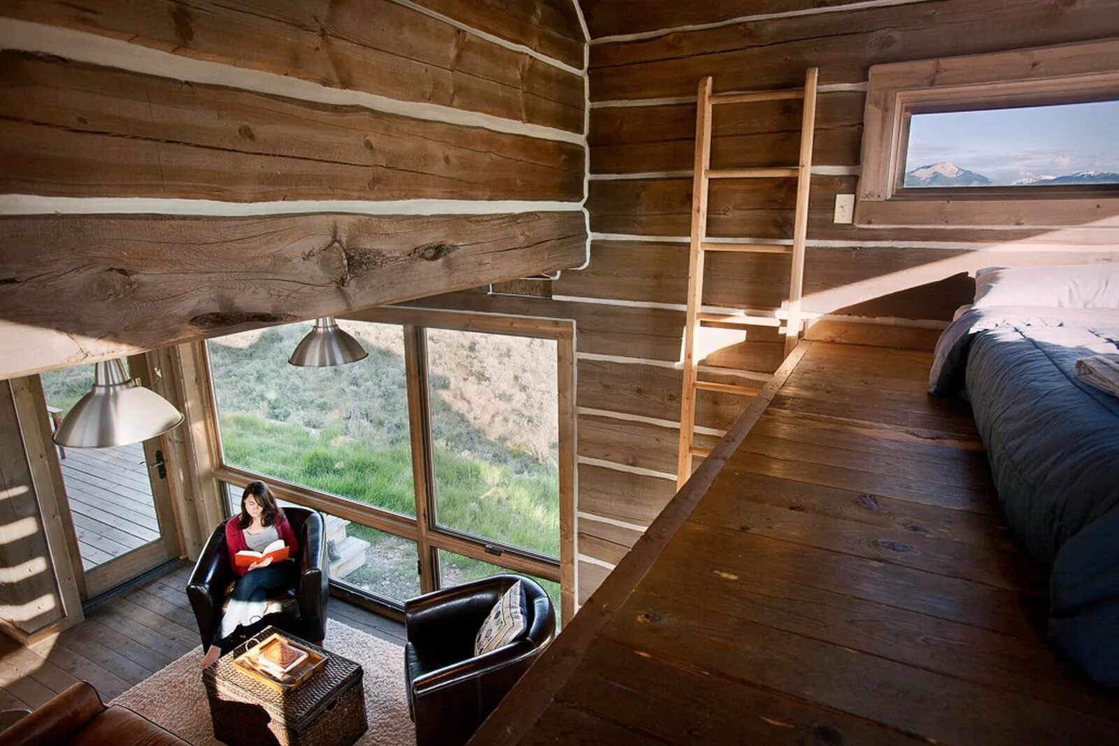 комната снаружи меньше чем внутри. кевин бейкон фильм 2020 про дом. тини хаус 30 кв. маленький деревянный домик внутри. комната снаружи меньше чем внутри.